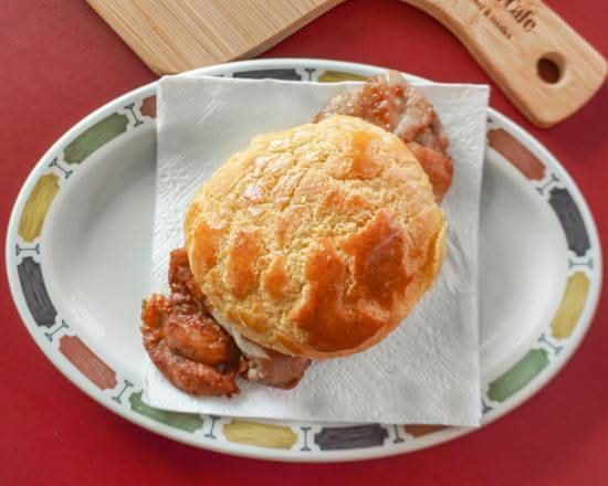 Polo Bun with Chicken Chop (菠蘿雞扒包)